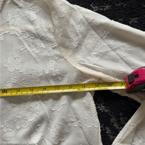 Elegant Cream Button-Up Blouse - Picture 11 of 14